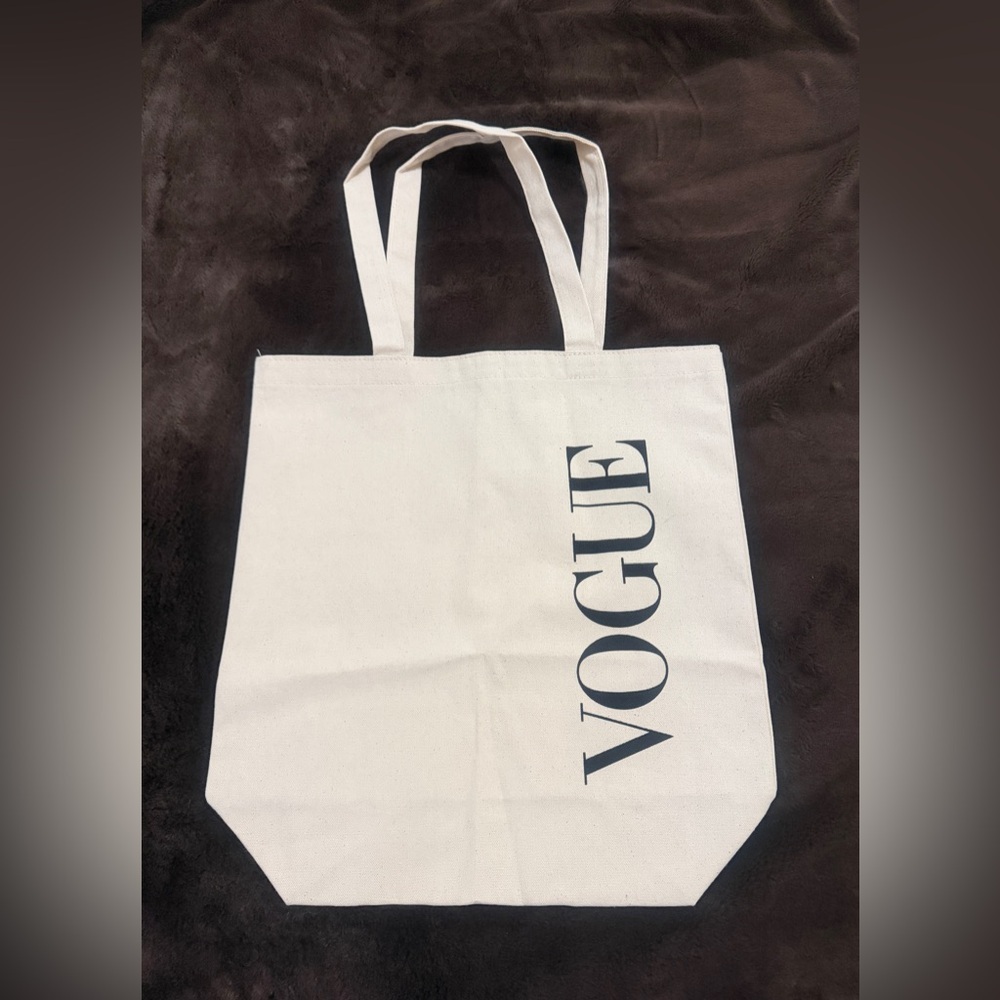 Vogue   NWOT Cream Canvas Tote Bag